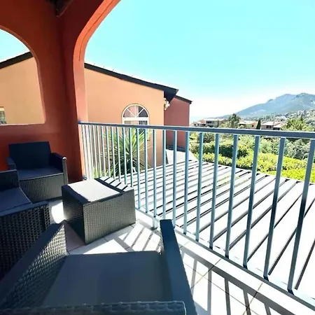 Bright With Terrace And Sea View Διαμέρισμα *