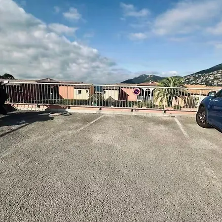 Bright With Terrace And Sea View Διαμέρισμα *