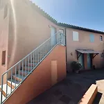 Bright With Terrace And Sea View Теуль-сюр-Мер