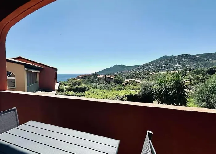 Bright With Terrace And Sea View Théoule-sur-Mer